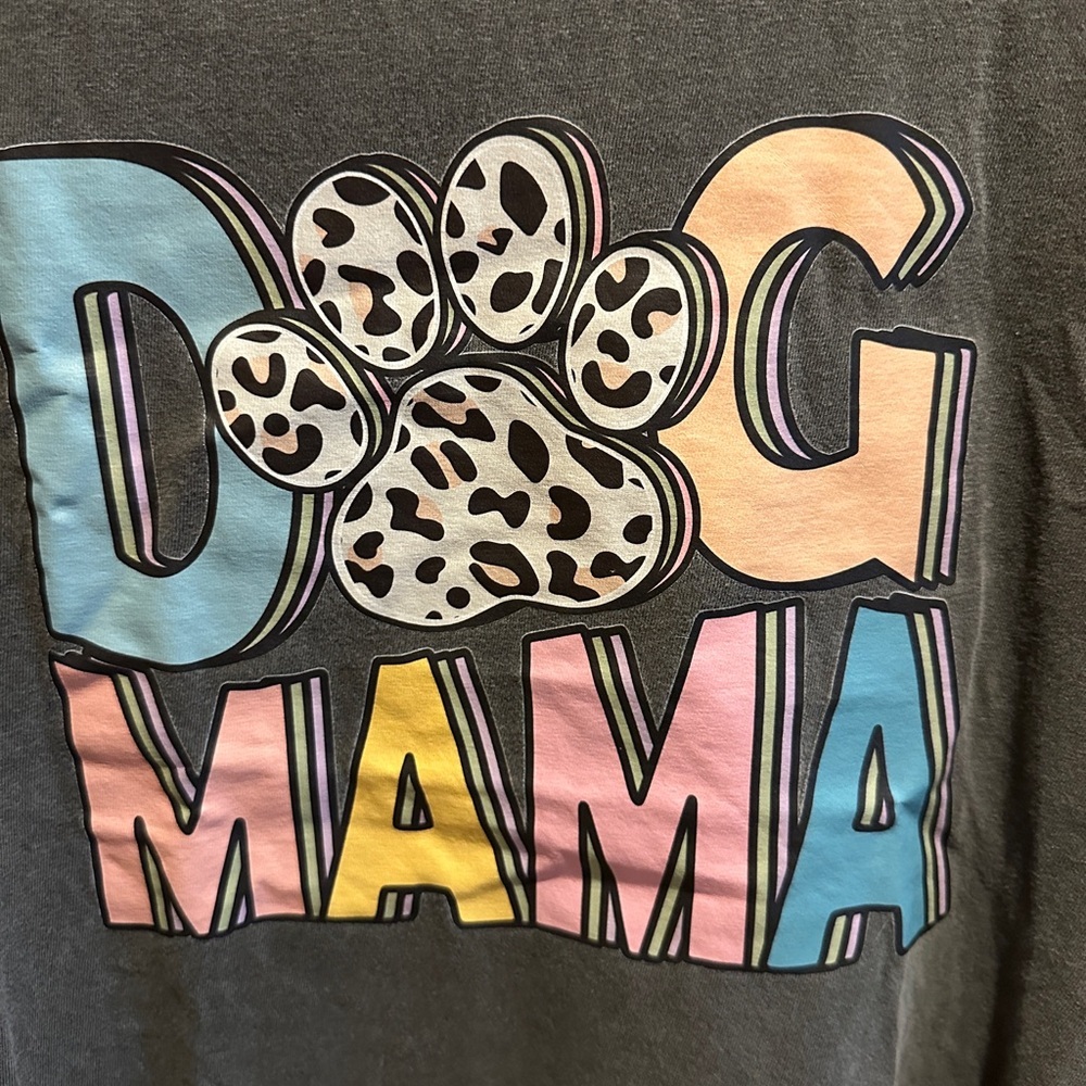 Comfort Colors Dog Mama Graphic Tee in Gray
